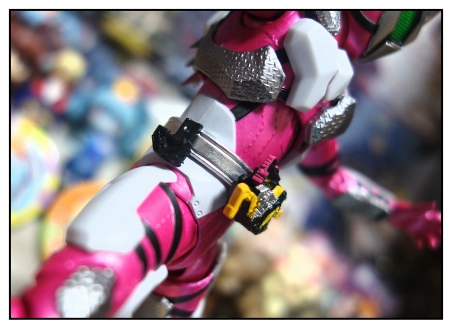 S.H.Figuarts 仮面ライダー迅 フライングファルコンで遊びまくり!!_f0205396_22441665.jpg