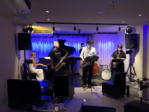 広島 ジャズライブカミンJazzlive Comin 本日8月22日土曜日の演目_b0115606_10355693.jpeg