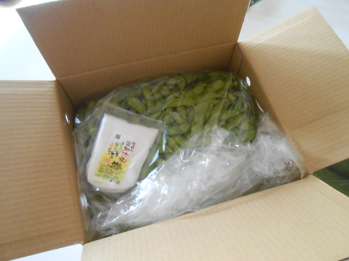 新潟の黒崎茶豆が届きました。_a0095931_09490329.jpg