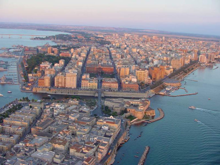 イタリアの港 軍港都市ターラントで1ユーロ物件販売中！ : 南イタリア日和～La vita