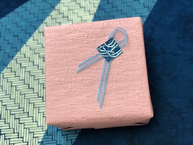 記念の器にお名前を すずみ ちゃん りのん ちゃん 広島幟町 藍染とうつわのセレクトショップ あとりえしおんwebだより