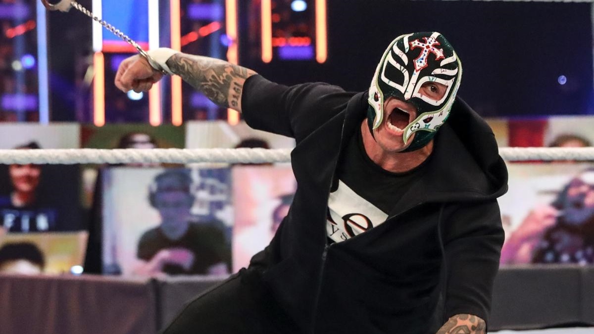 レイ ミステリオが頭部の怪我を公開する Wwe Live Headlines