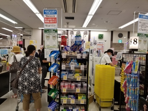 重ねた座布団の上に胡坐をかく大虚業・パナソニック_e0016828_11083859.jpg