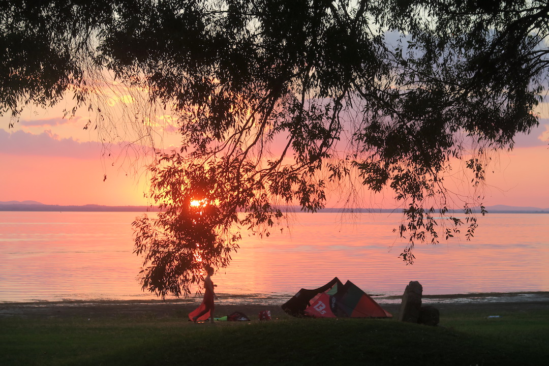 幸せはトラジメーノ湖の夕焼けの色_f0234936_542691.jpg