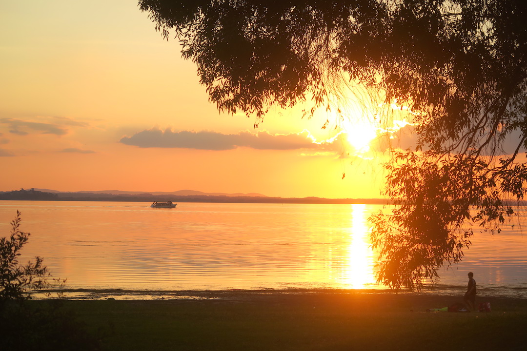 幸せはトラジメーノ湖の夕焼けの色_f0234936_5492220.jpg