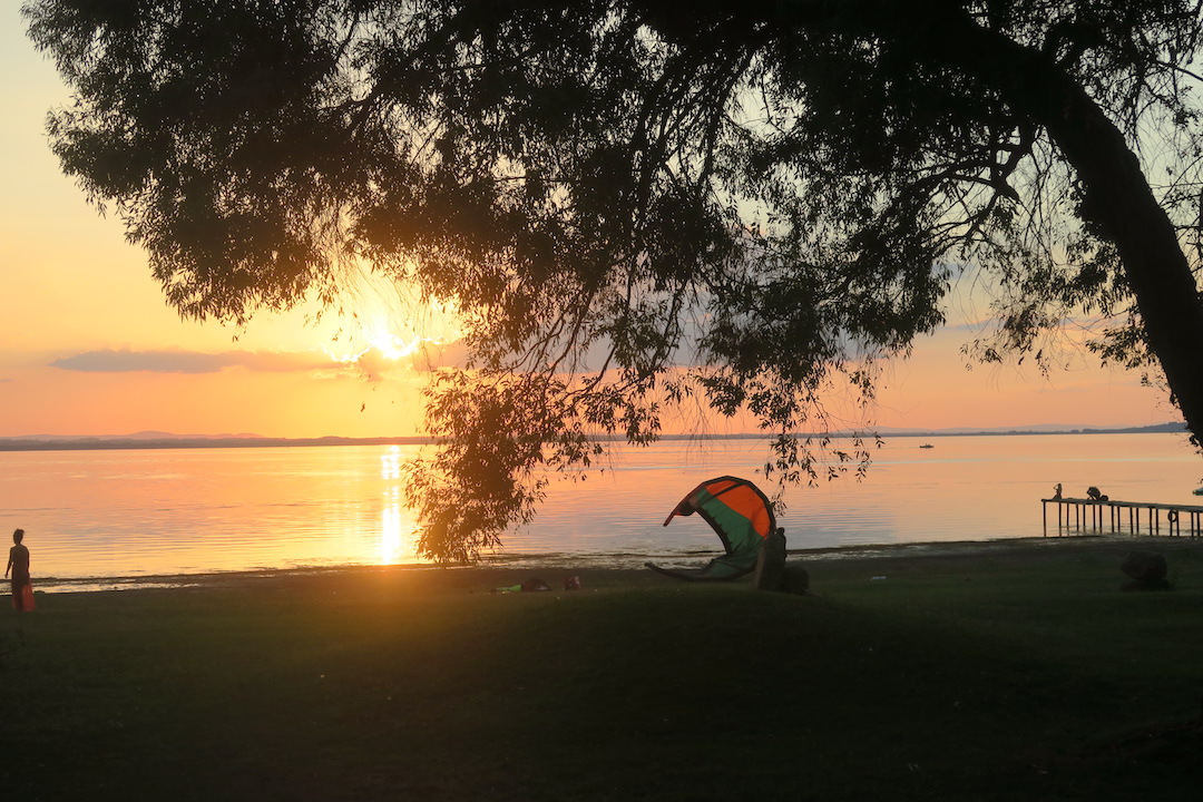 幸せはトラジメーノ湖の夕焼けの色_f0234936_6323698.jpg
