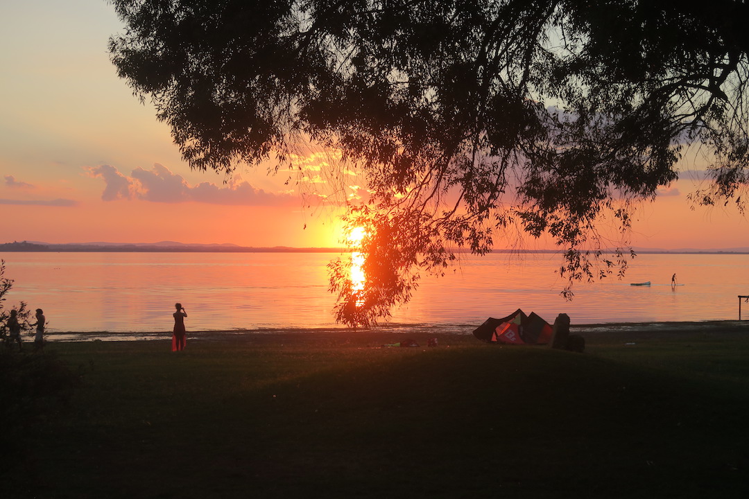 幸せはトラジメーノ湖の夕焼けの色_f0234936_684649.jpg