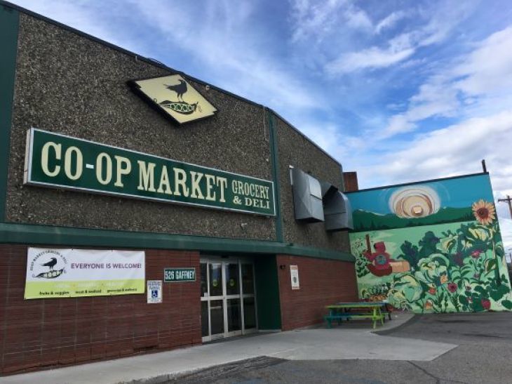 ダウンタウンの小さなスーパーマーケット Co-op Market Grocery & Deli_b0135948_14413204.jpg