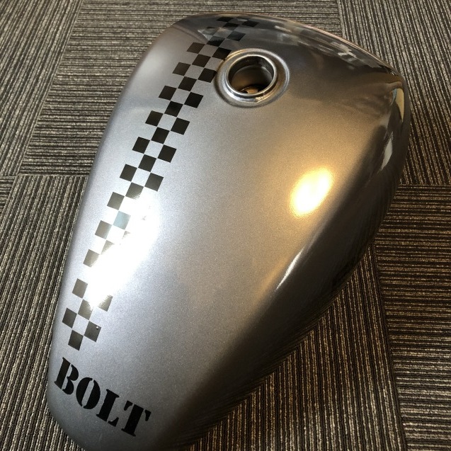 ヤマハBOLTのガソリンタンク塗装 : 普通な日記
