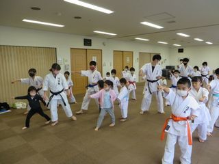 日曜空手 屯田教室 新琴似・新川教室 新しい仲間!_c0118332_13365841.jpg