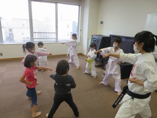 日曜空手 屯田教室 新琴似・新川教室 新しい仲間!_c0118332_13370492.jpg