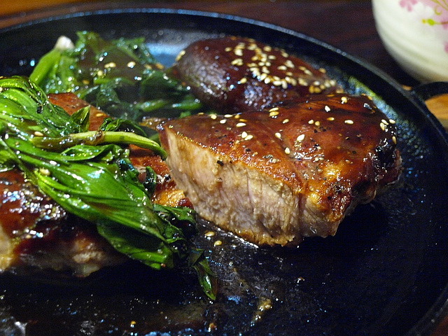 シチューとステーキの店 ダン・ドゥ・リヨン その19 (豚ロース厚切り 他)_d0153062_19035889.jpg