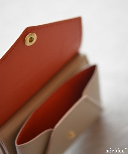 KURASHI&Trips PUBLISHING」の手の平サイズの本革財布 : ME?