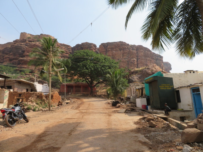 バーダーミ遺跡群（１）：Badami（１）_f0157870_15311143.jpeg