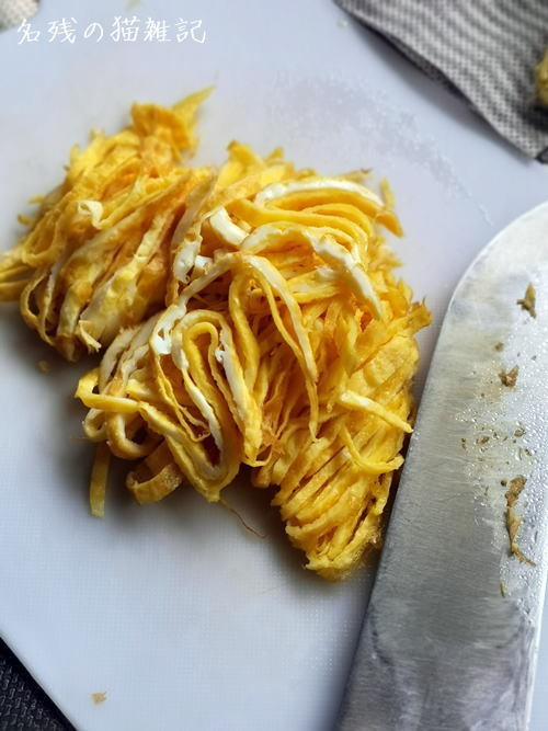 死んだ人の夢を見て目醒めた朝 生きていられる我が身の幸運を想う 今日も生きて食べよう 名残りの猫雑記