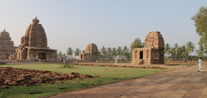 パッタダカル遺跡群（１）：Pattadakal、Badami（３）_f0157870_09463504.jpeg