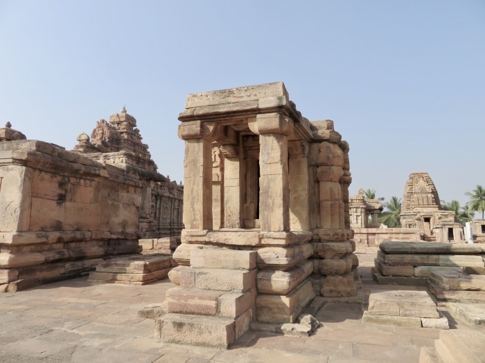 パッタダカル遺跡群（１）：Pattadakal、Badami（３）_f0157870_18152284.jpeg