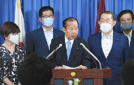 ポピュリズムの起動と操縦に難のある菅新政権 - カリスマ性と演出センスの欠如_c0315619_16184451.png