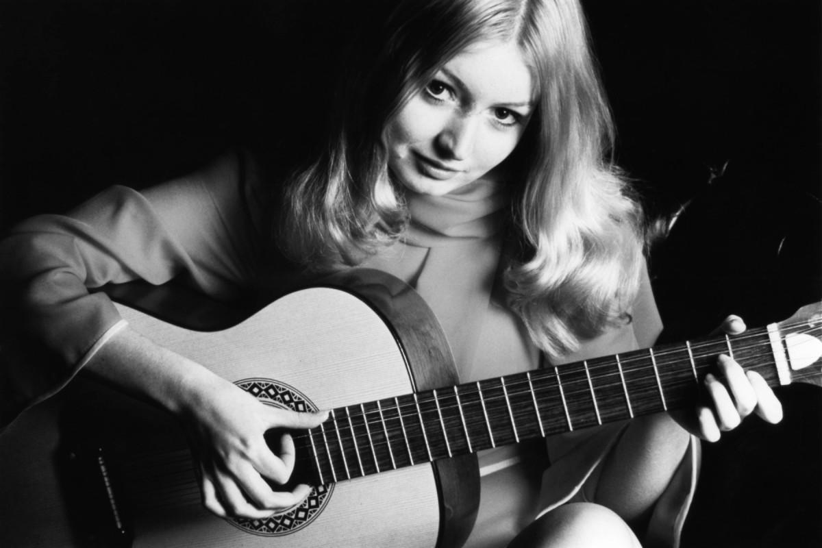 本屋さんでMary Hopkin、自室で plugged!_f0057849_16423774.jpg