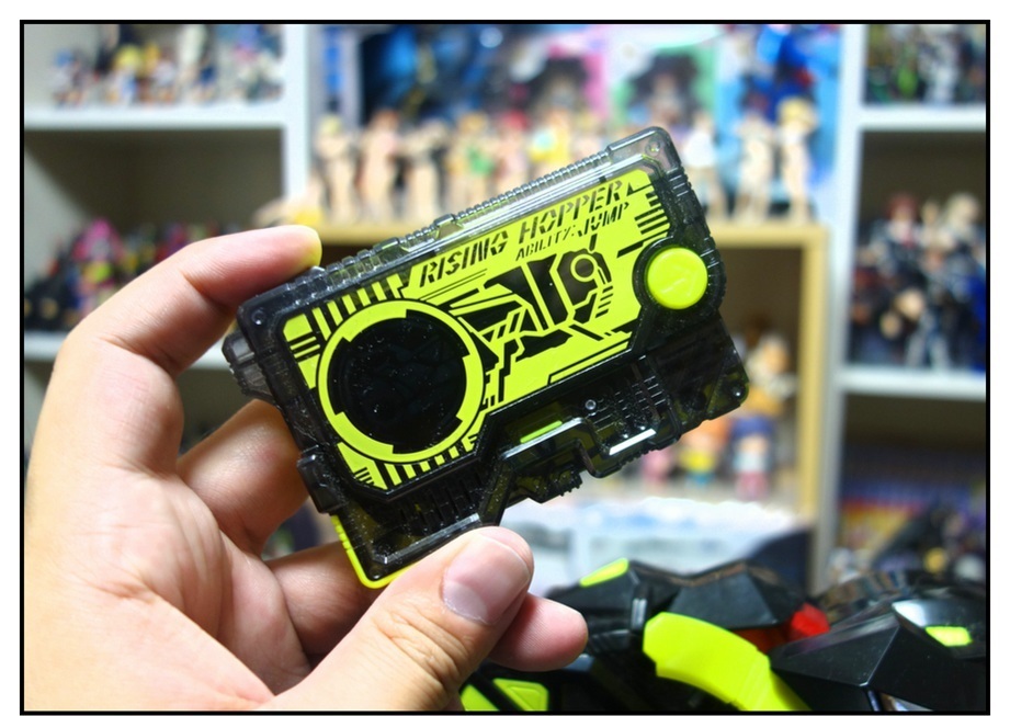 【ただの雑記】仮面ライダーセイバー玩具、本日本格展開開始!!_f0205396_13373389.jpg