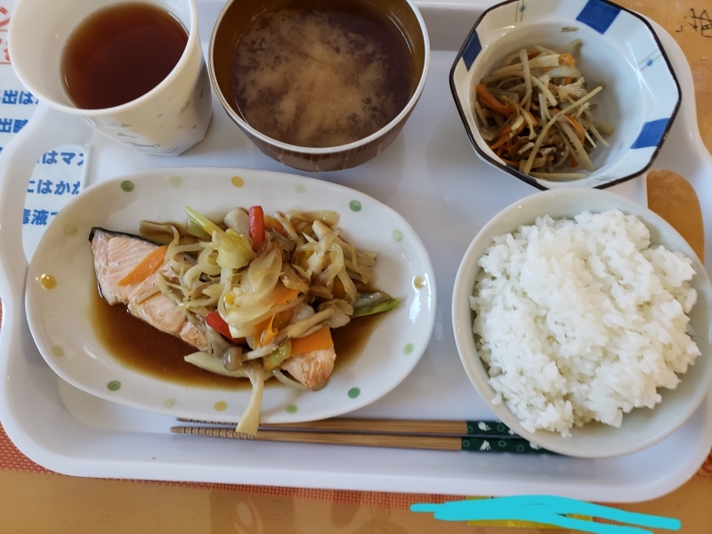 あじさい荘夕食 鮭のちゃんちゃん焼き 今日の献立 あじさい荘夕食 鮭のちゃんちゃん焼き 今日の献立