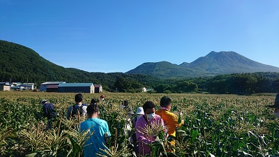 「朝どれ嶽きみ収穫体験バスツアー」を実施しました!_d0131668_15412911.jpg