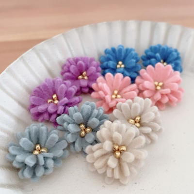 PieniSieni出版記念展「いちばんちいさなフェルトの花アクセサリー」開催のお知らせ_e0333647_15112372.jpg