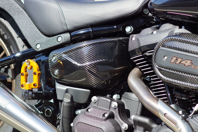 M8 SOFTAIL用 ドライカーボンサイドカバー : custom factory noys blog