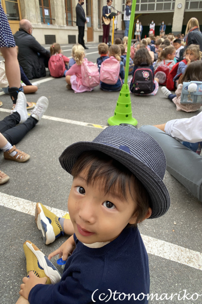 フランスの学校、幼稚園に通い始めて1週間がたちました_c0024345_21420816.jpg