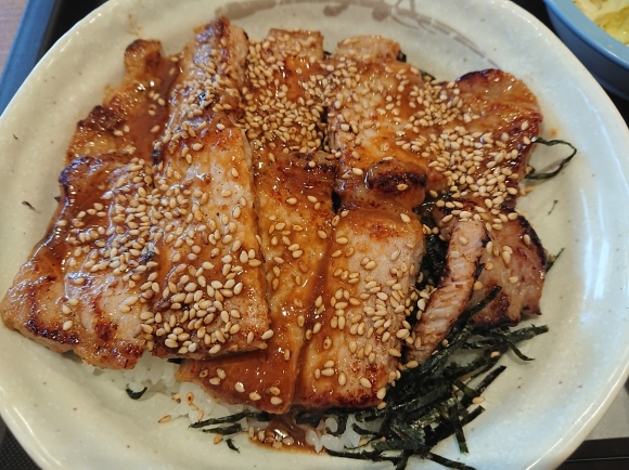 9/10夜勤明け　生ビール小、味噌漬けトンテキ丼生野菜セット@松屋_b0042308_23465767.jpg