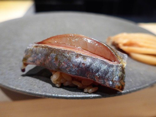 渋谷「熟成鮨 万」へ行く。_f0232060_19291859.jpg
