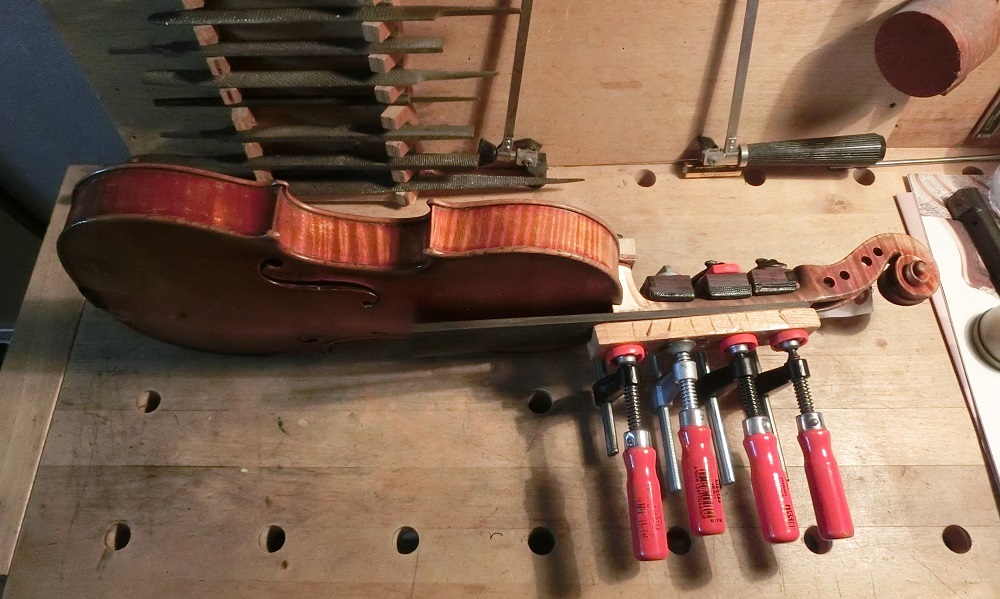 バイオリンのネック修理_d0299605_12473383.jpg