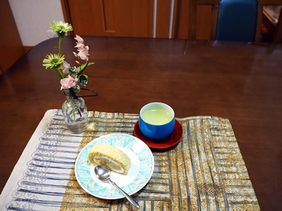 マロンロールケーキ_f0129726_16021454.jpg