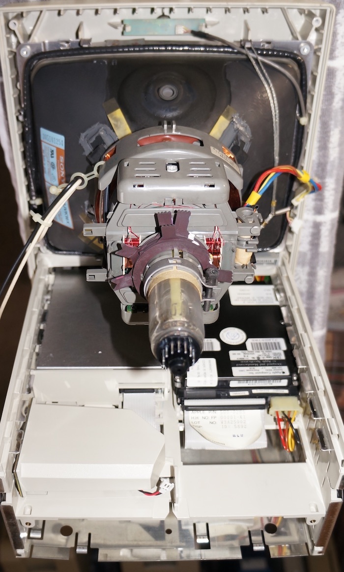 Macintosh Color Classic 改 Mystic。v^o^ : R/C 小型電動飛行機 Macintosh Color Classic 改 Mystic。v^o^ : R/C 小型電動飛行機