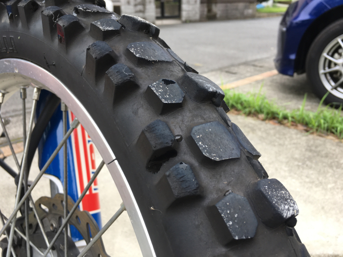 WR250R フロントタイヤ交換 : ときどき更新!!無知の部屋 WR250R フロントタイヤ交換 : ときどき更新!!無知の部屋