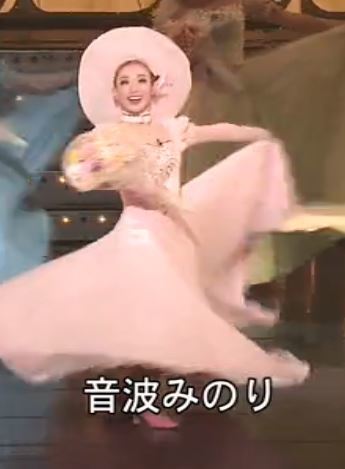 看來豈是尋常色 濃淡由他冰雪中 看來豈是尋常色 濃淡由他冰雪中