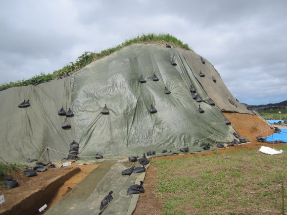 須恵器の大甕がすべてのトレンチから出る? 新原奴山30号墳_a0237545_00001294.jpg