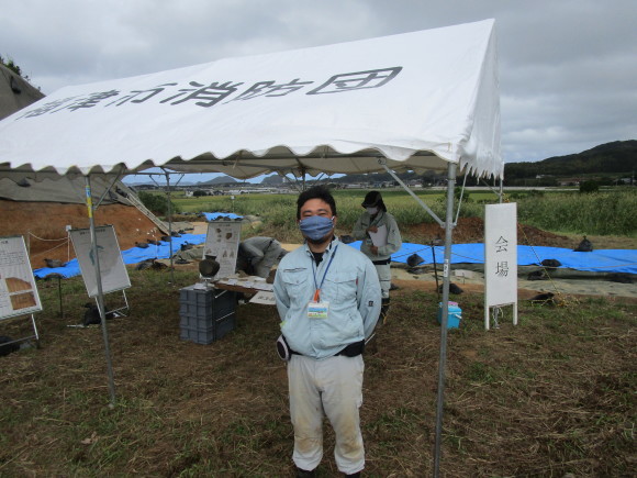 須恵器の大甕がすべてのトレンチから出る? 新原奴山30号墳_a0237545_00480064.jpg