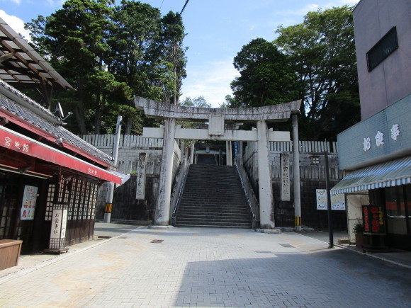 日本で一番大きな金銅装頭槌太刀が副葬されていた宮地嶽不動神社古墳_a0237545_22053929.jpg