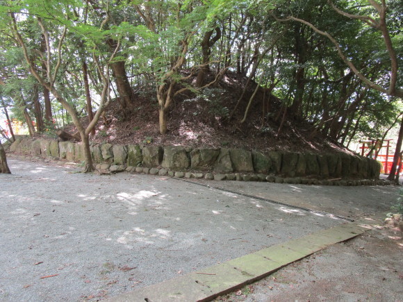 日本で一番大きな金銅装頭槌太刀が副葬されていた宮地嶽不動神社古墳_a0237545_23075886.jpg