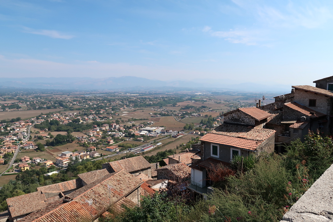 眺めみごと岩肌に建つ坂道の町、ローマ_f0234936_546330.jpg