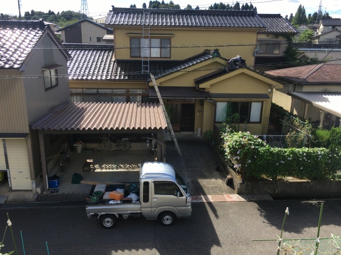 9 15 ３時４０分起床 近所屋根屋が３軒 屋根屋のお祭り 庭畑耕す 異常に土固くミミズ絶滅アーーーこれは手間大変 秋野菜段取り ミツバチおじさん