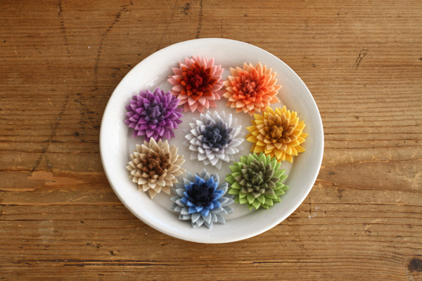 ダリアのカラー×グラデーション「いちばんちいさなフェルトの花アクセサリー」_e0333647_15445446.jpg