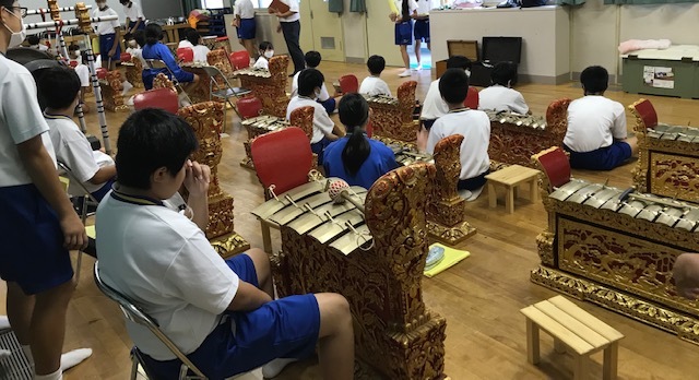 中学校の協同学習でのガムラン体験_e0017689_20301569.jpg