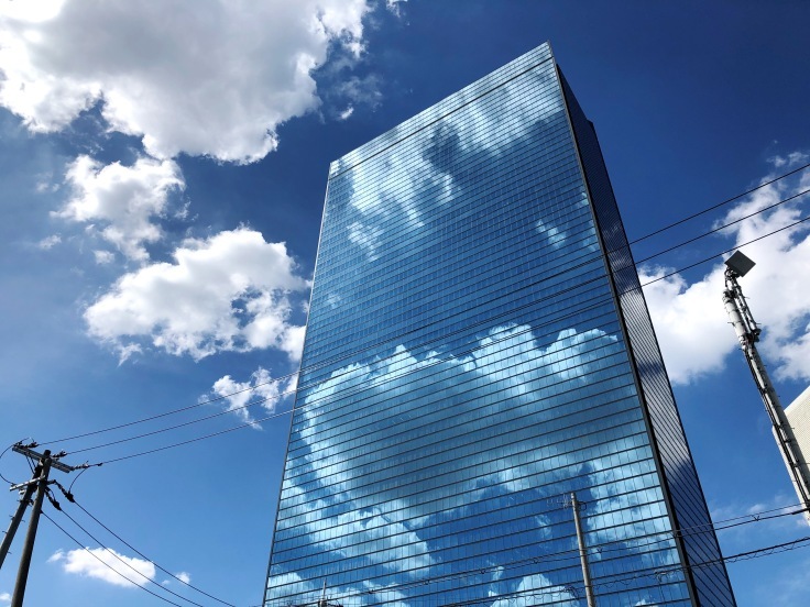 空を映すミラービル : y's 通信 ～季節を彩る風物詩～