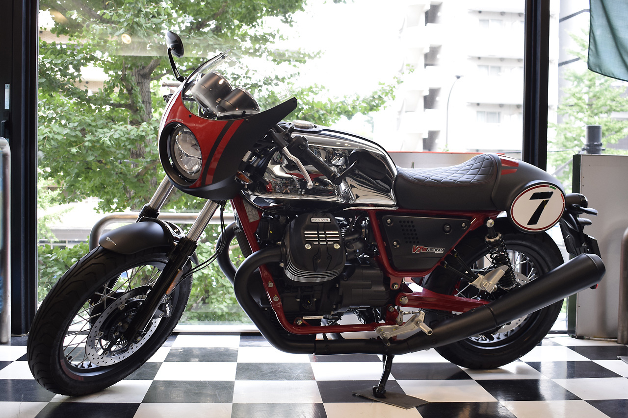 MOTO GUZZI V7 III Racer 10th ANNIVERSARY　入荷！_d0099181_11001633.jpg