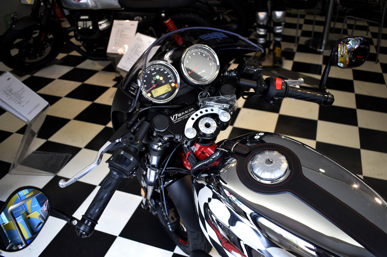 MOTO GUZZI V7 III Racer 10th ANNIVERSARY 入荷!_d0099181_11024789.jpg