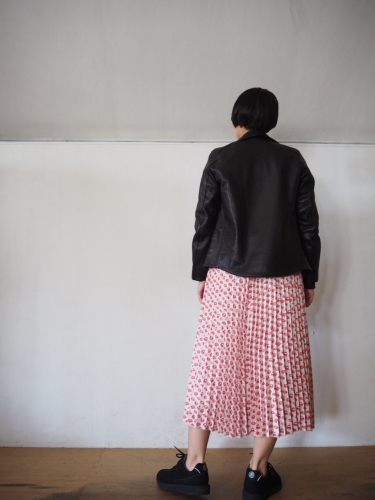 トーマスさんのLip print skirt_e0357389_16001171.jpg