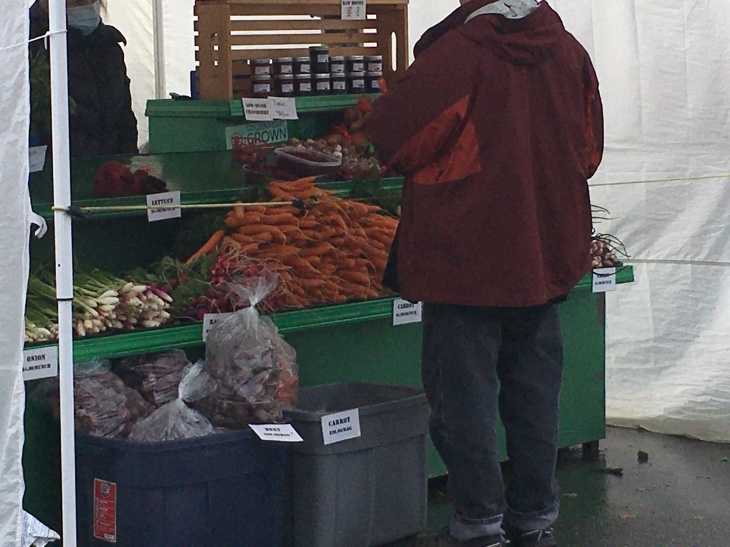 今年最後のファーマーズマーケット　Tanana Valley Farmers Market_b0135948_11075280.jpg