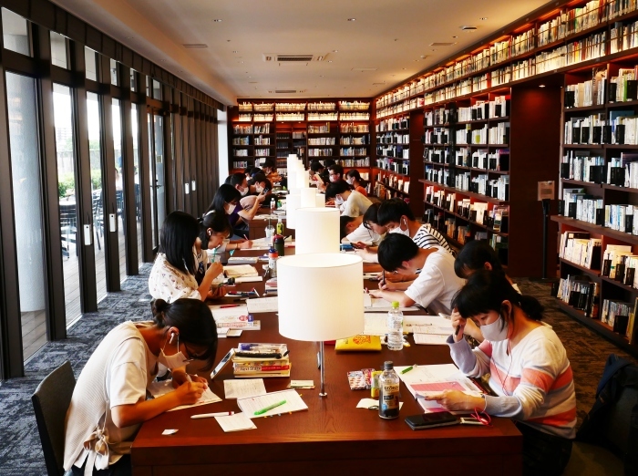 和歌山市民図書館　　２０２０-１０-０２　００：００_b0093754_22593836.jpg